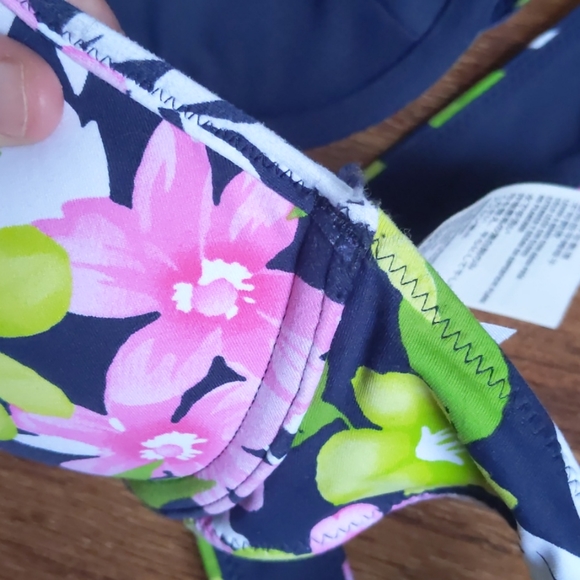 Medium floral Hollister bikini top - Picture 5 of 7